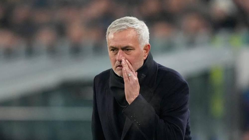 مورينيو: "يُثير استغرابي أن أفضل أندية العالم يُديرها مدربون بلا تاريخ يُذكر"