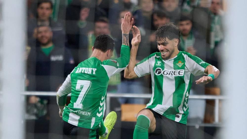 الزلزولي يسجل هدفا في تأهل ريال بيتيس إلى ثمن نهائي الدوري الأوروبي بعد الفوز على فاينورد (2-1)