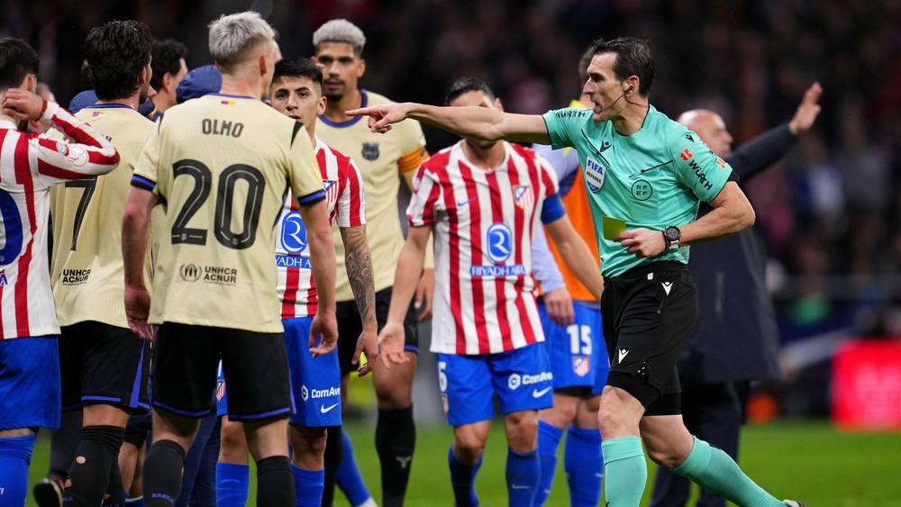 برشلونة يدرس تقديم شكوى رسمية للاتحاد الإسباني ضد التحكيم في مباراة أتلتيكو مدريد