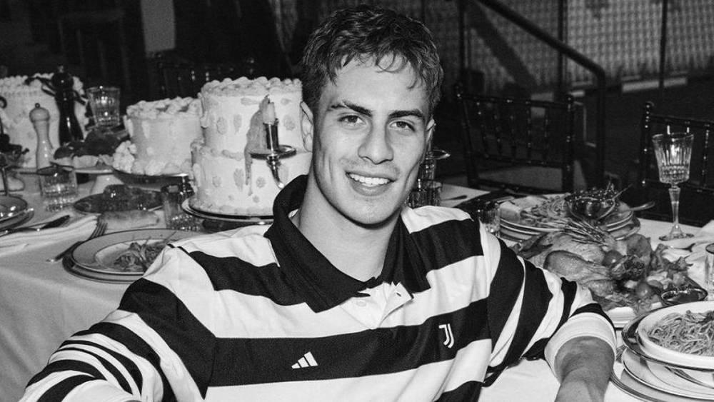 La Juventus dévoile son nouveau quatrième maillot pour la saison 2026-27, inspiré des années 90