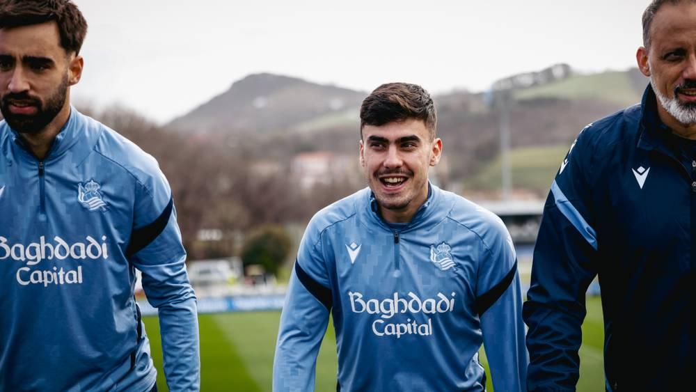 Real Sociedad Announces Squad for Oviedo Match with Brais Méndez Return and Duo's Absence