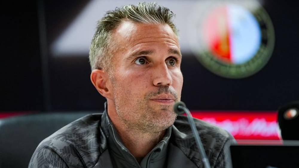 مدرب فينورد: "نسمح للاعبين الذين يصومون خلال شهر رمضان بالحضور إلى التداريب متأخرين"