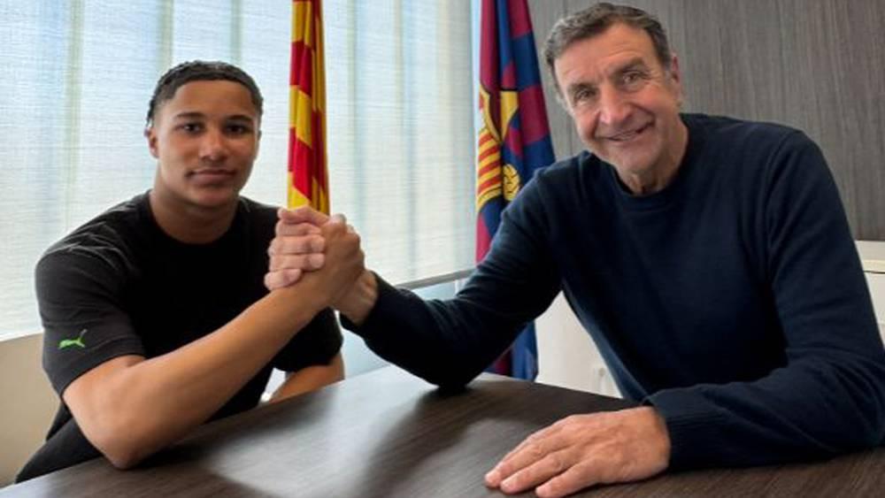 Le FC Barcelone officialise l'arrivée d'Ajayi Tavares (Norwich City)