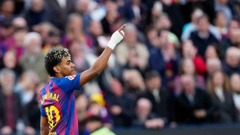 لامين جمال يعلن استعادة سعادته مع برشلونة بعد تسجيل أول هاتريك في مسيرته