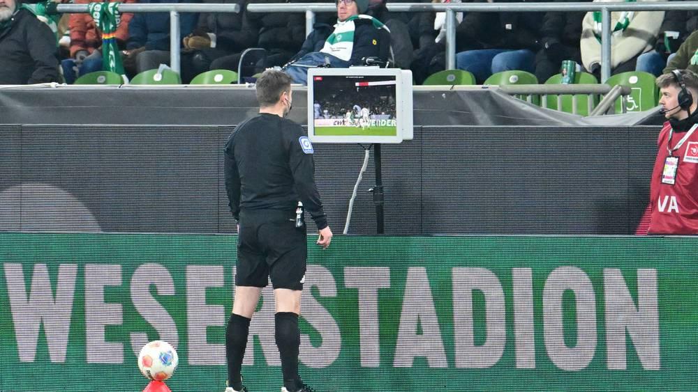 البورد الدولي يقر قواعد جديدة لمكافحة إهدار الوقت وتوسيع نطاق تقنية الفيديو