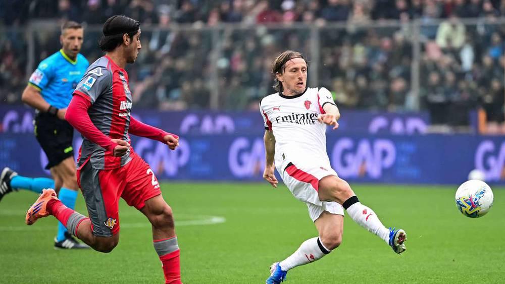 ميلان يتخطى كريمونيزي بهدفين في الدقائق الأخيرة ضمن منافسات الجولة السابعة والعشرين من الدوري الإيطالي