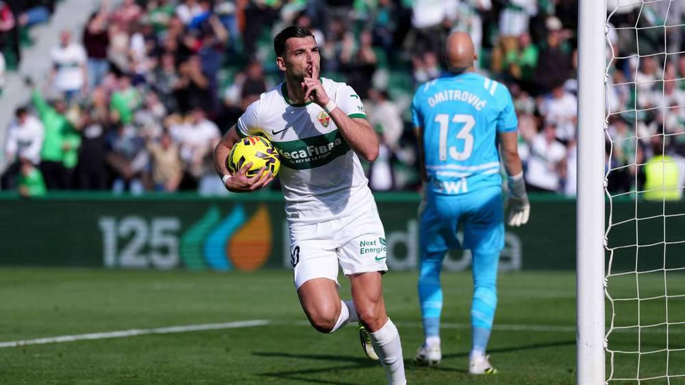 رافاييل مير فيسنت ينقذ إلتشي من الخسارة أمام إسبانيول بهدف متأخر في الدوري الإسباني