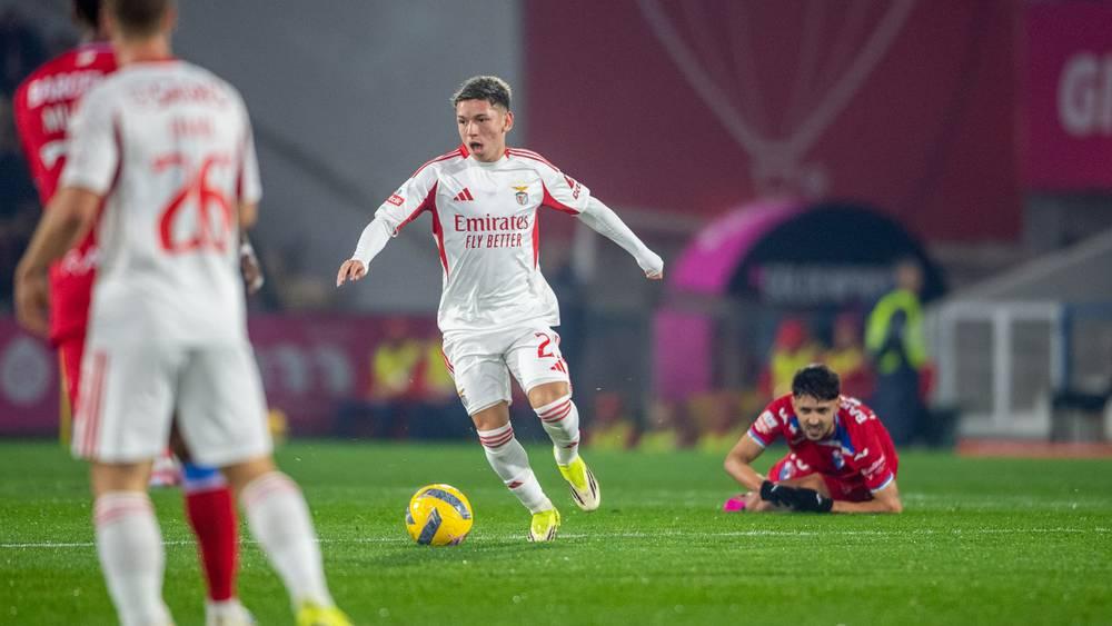 بريستياني يعود للمشاركة مع بنفيكا وسط ترحيب جماهيري بعد اتهامات بالعنصرية