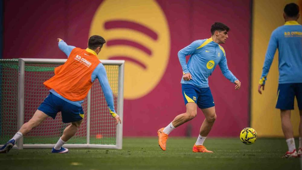 برشلونة يعلن قائمته لمواجهة أتلتيكو مدريد في غياب ليفاندوفسكي وغارسيا