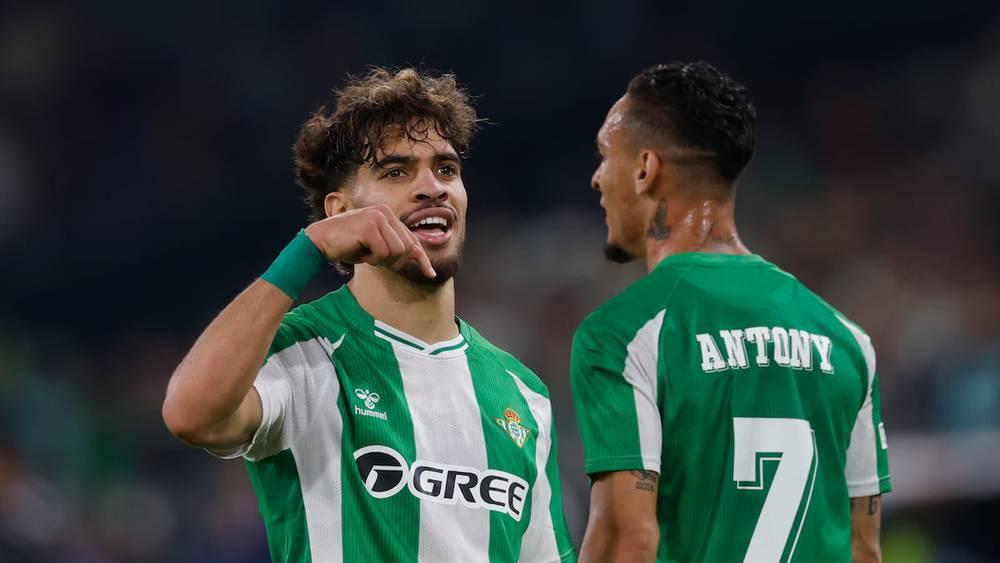 "آس": "تألق الزلزولي مع ريال بيتيس يزيد من فرص رحيله الصيف القادم"