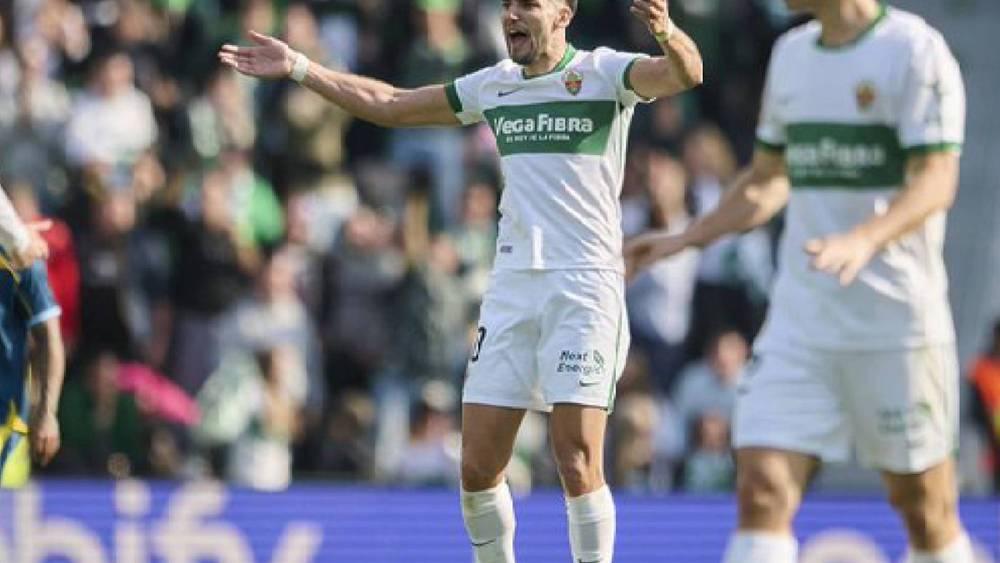 لجنة المسابقات تفتح تحقيقاً في اتهام رافا مير بتوجيه عبارات عنصرية لعمر الهلالي