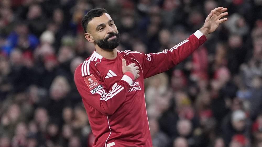 مدرب ليفربول أرني سلوت ينصح نجمه الشاب بالاقتداء بمحمد صلاح