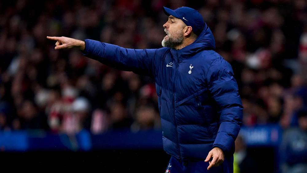 ليفربول يسعى لتعزيز مركزه السادس أمام توتنهام المتعثر بخمس هزائم متتالية