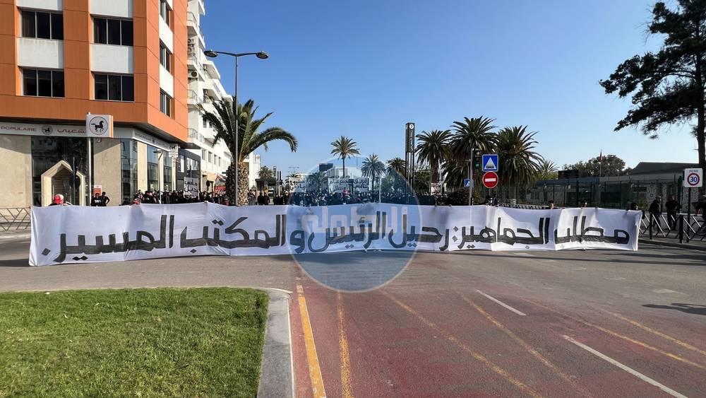 أولتراس "إيمازيغن" تنظم وقفة احتجاجية للمطالبة برحيل الرئيس والمكتب