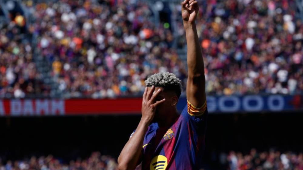 Araujo Reveals Battle with Depression and Seeking Professional Help