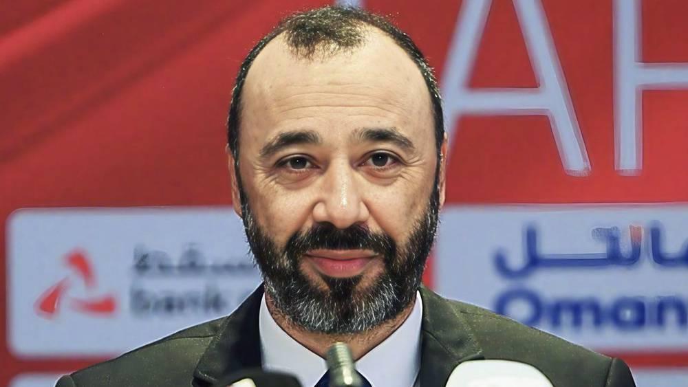 السكتيوي: "اخترت الطريق الأصعب رغم الإغراءات المادية وهدفي قيادة عمان للتتويج بالألقاب وليس للمشاركة فقط"