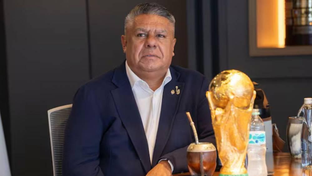 اتهامات بالتهرب الضريبي تهز كرة القدم الأرجنتينية.. رئيس الاتحاد ومسؤولين في مرمى التحقيق