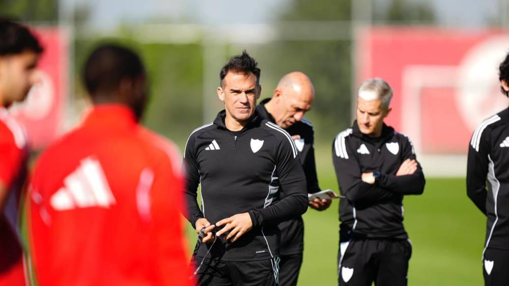 لويس غارسيا بلازا يبدأ مهمته مع إشبيلية خلفا لماتياس ألميدا