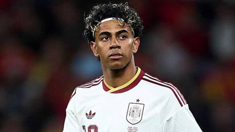 يامال: "أنا مسلم الحمد لله.. استخدام الدين للسخرية في الملعب يجعلكم تبدون كأشخاص جاهلين وعنصريين"