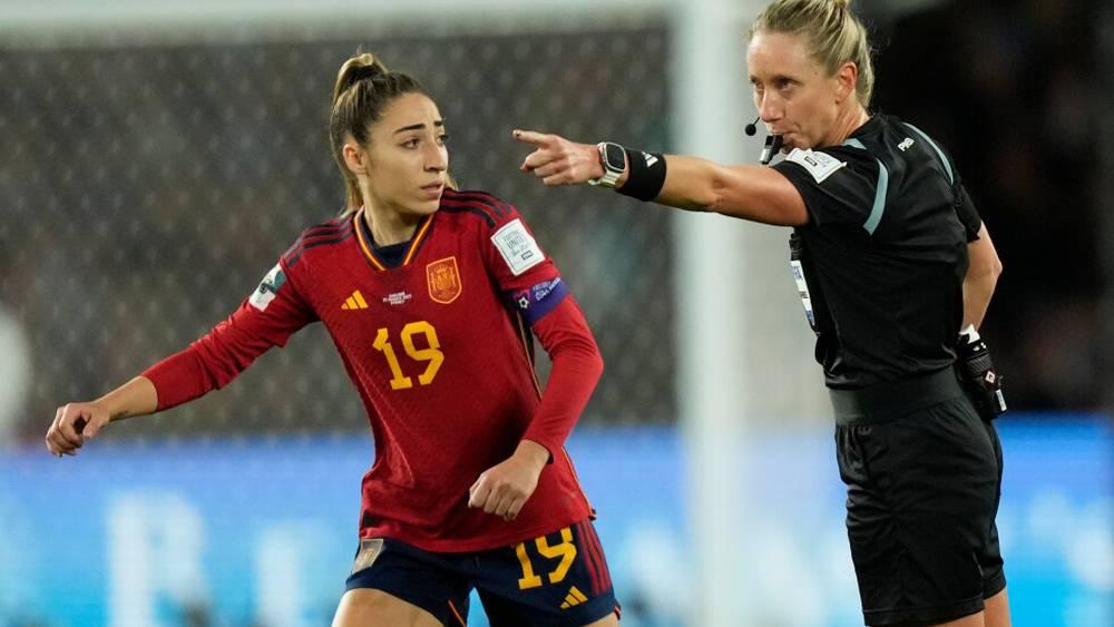 الاتحاد الدولي لكرة القدم يعلن قائمة حكام مونديال 2026 بمشاركة نسائية قياسية