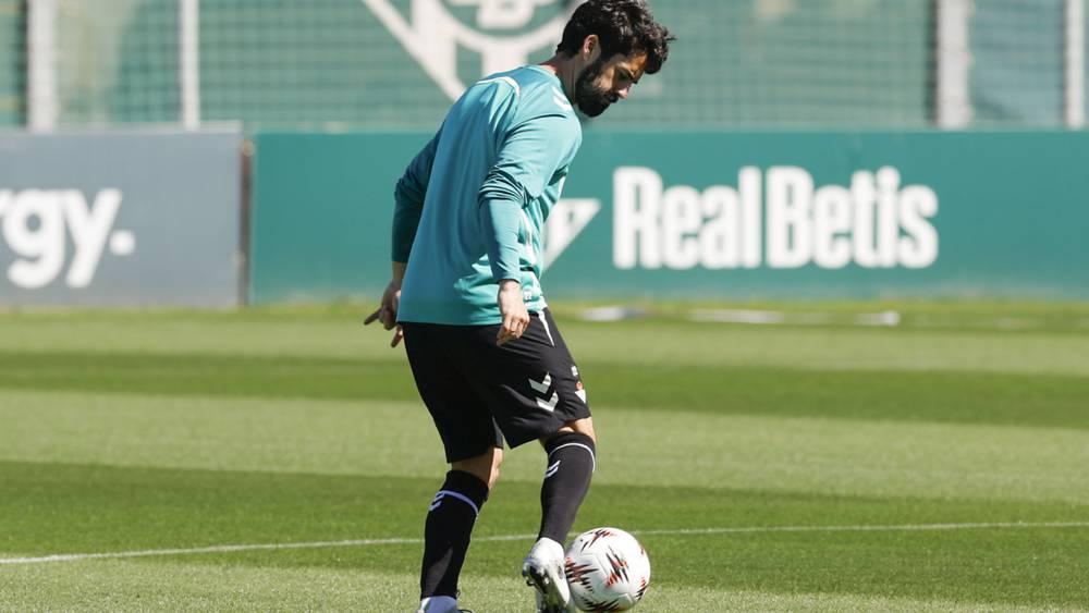 إيسكو ألاركون يعود إلى قائمة ريال بيتيس بعد غياب دام خمسة أشهر