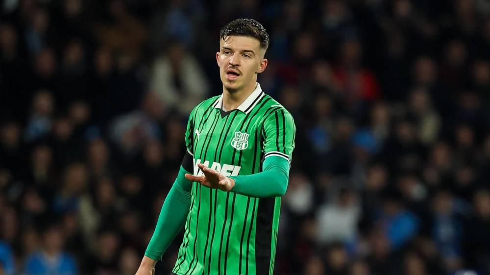 ساسولو يحدد شروط رحيل موهاريموفيتش ويلمح لتفاوت قيمته بين إيطاليا وإنجلترا