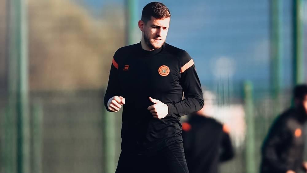 قندوسي (لاعب نهضة بركان): "سندخل مواجهة الجيش الملكي بعزيمة قوية وسنقاتل حتى النهاية لتحقيق التأهل"