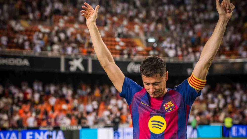 ليفاندوفسكي ينهي مسيرته مع برشلونة بدخول قائمة الهدافين التاريخيين للنادي