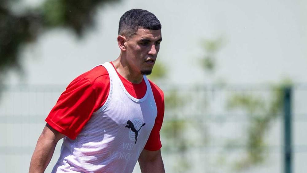 بنجديدة: "يشرفني حمل قميص المنتخب المغربي وسأضحي بالكثير من أجل التواجد مع المجموعة في المونديال"