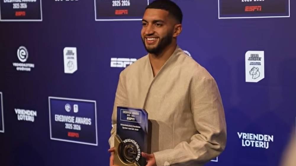 الصيباري بعد تتويجه بجائزة أفضل لاعب في الدوري الهولندي: “95% من هذا الإنجاز يعود لعائلتي”