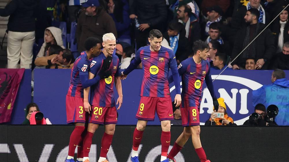 مدرب شيكاغو فاير يؤكد التفاوض مع ليفاندوفسكي لضمه مجاناً من برشلونة