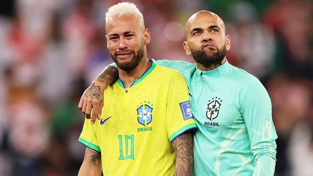 داني ألفيس: "إذا أرادت البرازيل الفوز بكأس العالم فعليها اللعب من أجل نيمار مثل ما فعلت الأرجنتين مع ميسي"